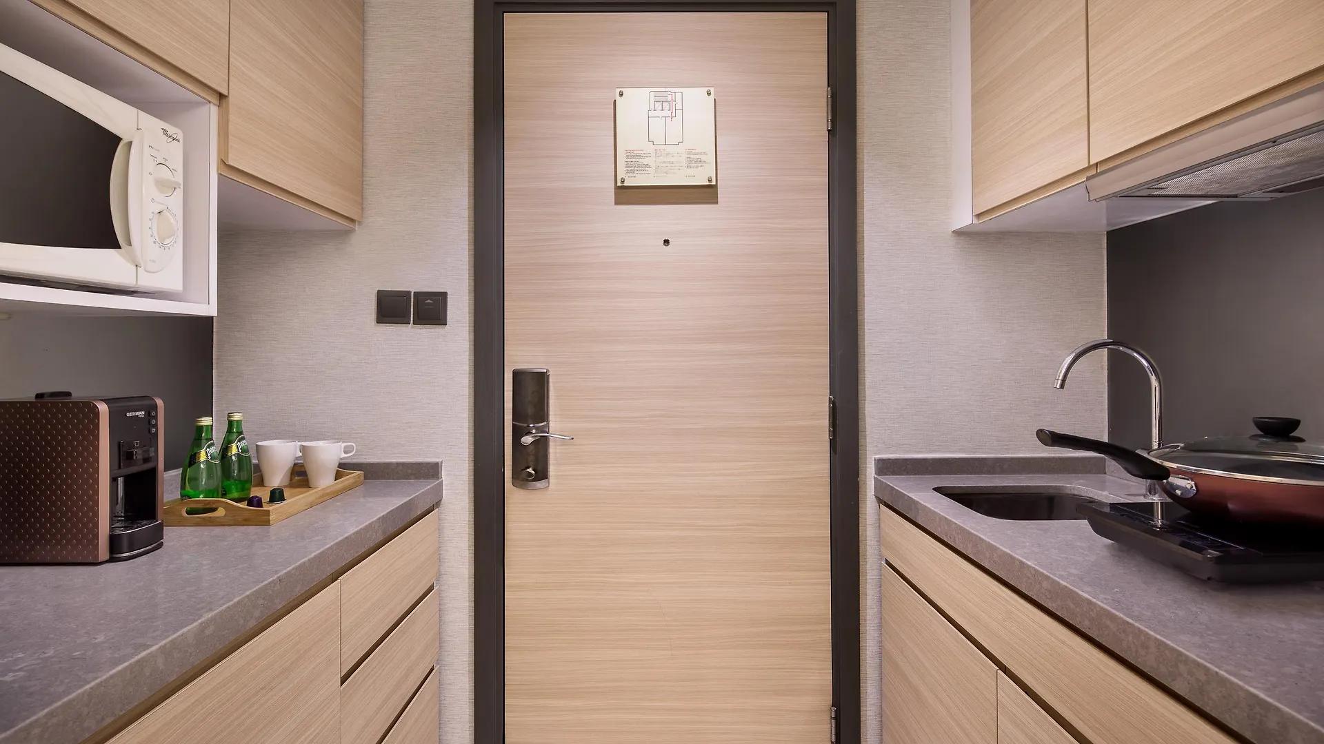 Citadines Ashley Hongkong Aparthotel 3*, Hong Kong China